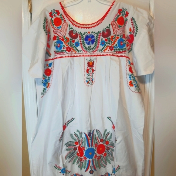 Dresses & Skirts - White Embroidered Floral Dress